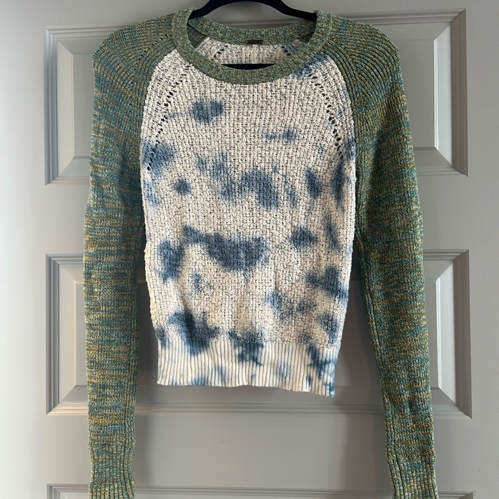 Free people tie dye sweater size XS can fit small worn twice